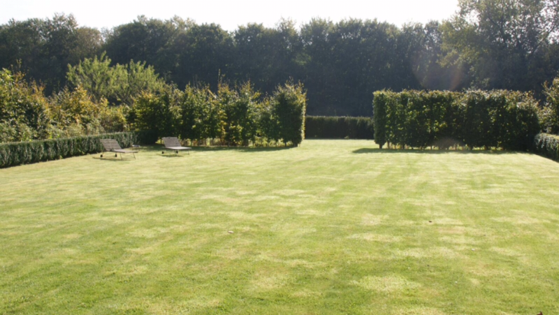 Jardin à la française dans Maison normande a vendre dans environnement préservé 76 normandie