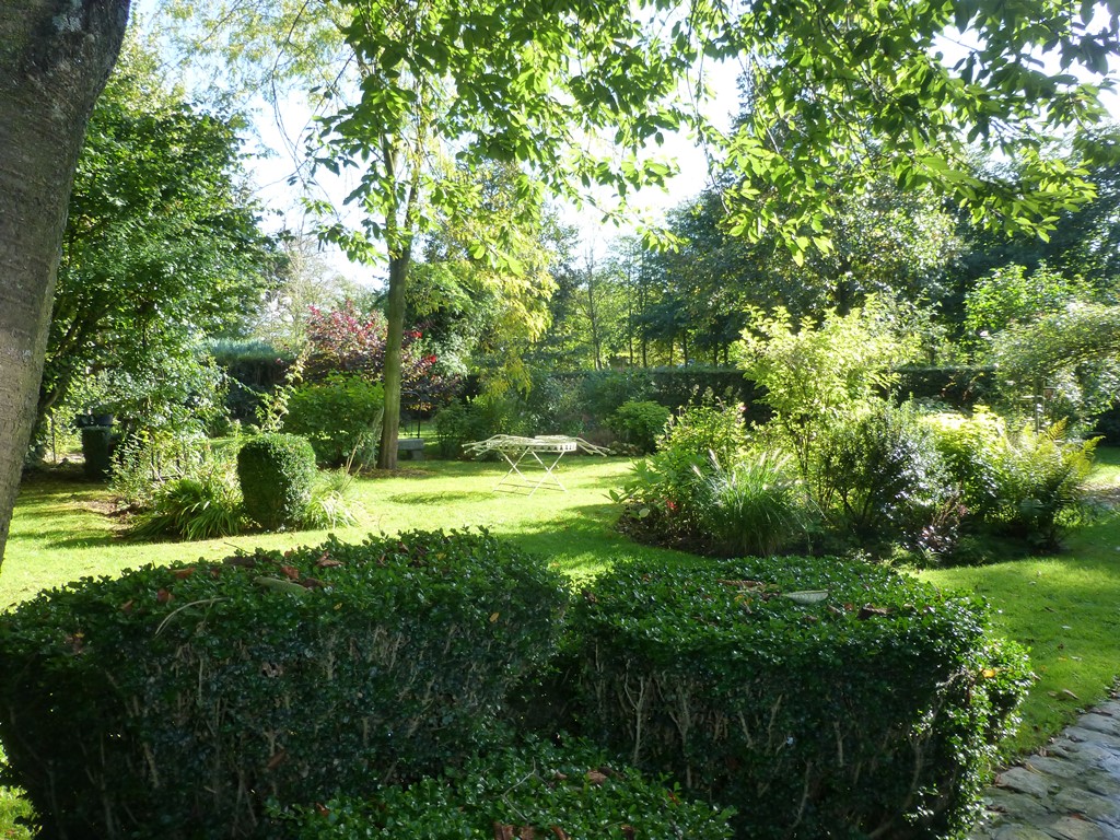 Maison normande restaurée a vendre avec jardin de qualité