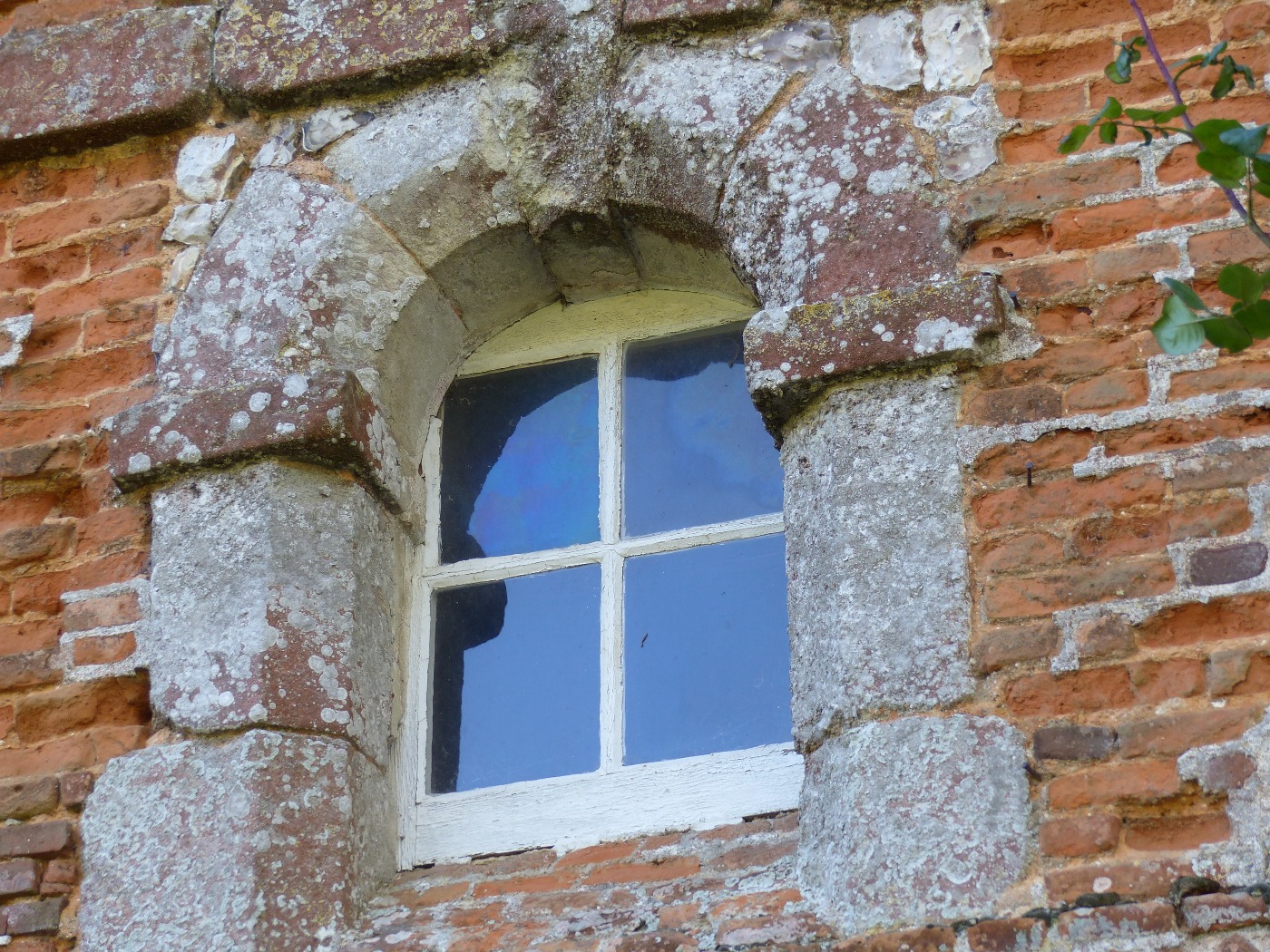 Fenêtre en pierres d'un château à vendre proche d'Etretat