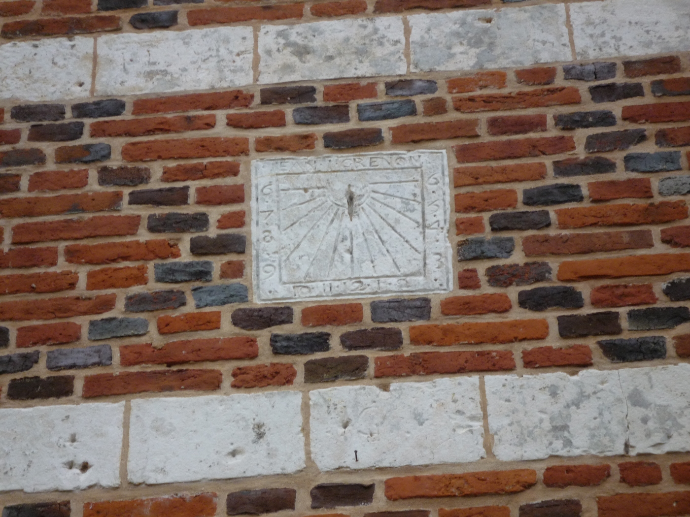Mur en briques et pierre calcaire sur pigeonnier à vendre proche de Varengeville