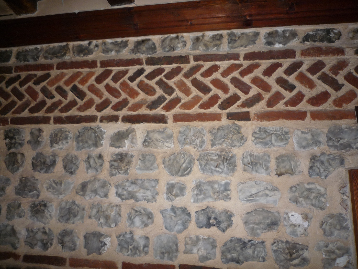 Mur en briques et cailloux dans maison normande à vendre proche de Veules les roses