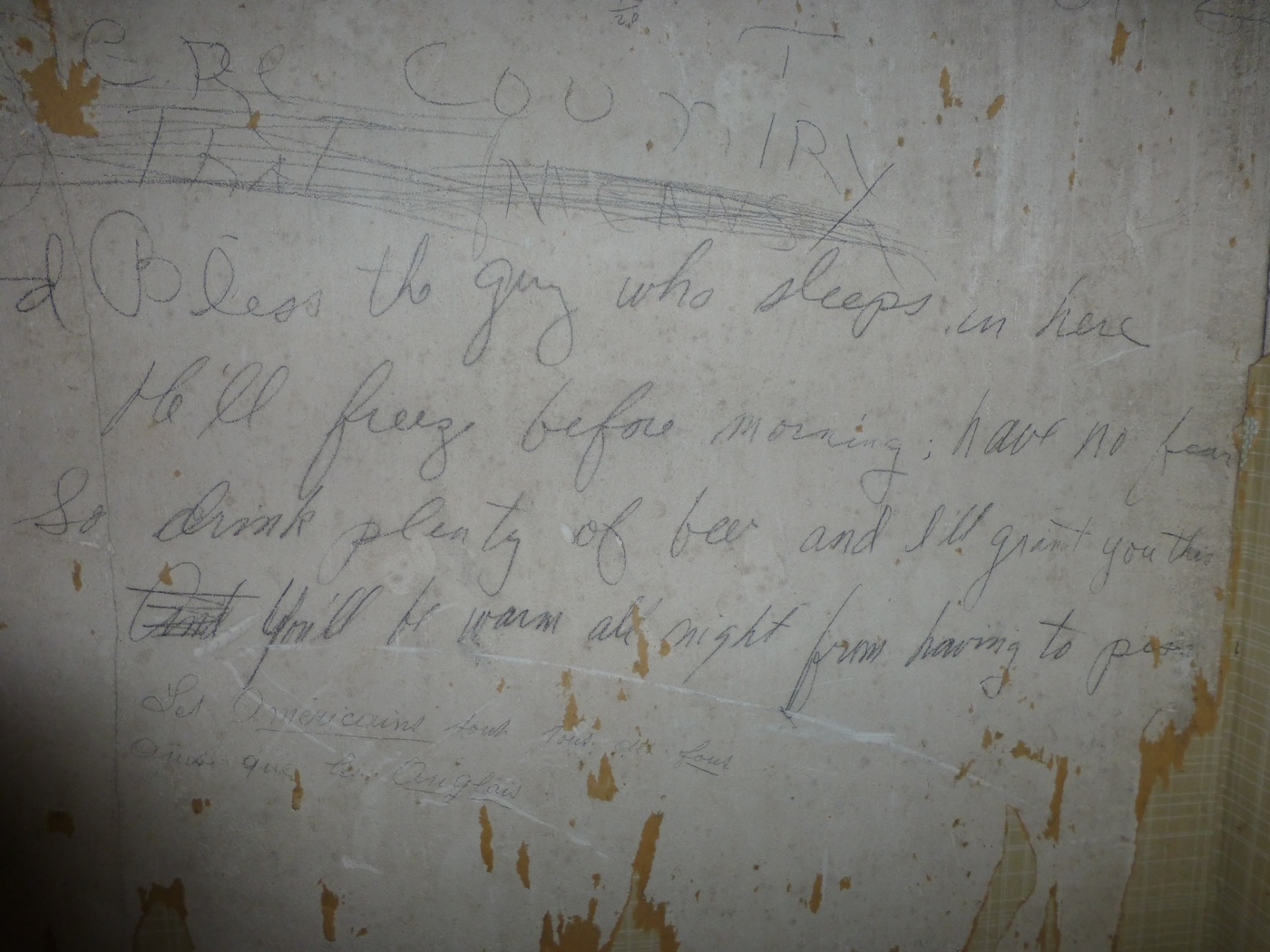 Graffitis de soldat américain sur le mur du grenier d'un chateau à vendre à Etretat