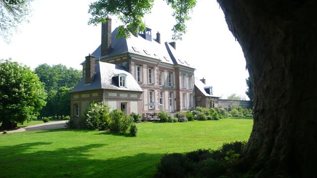 CHÂTEAU 11 PIÈCES DANS UN PETIT VILLAGE CAUCHOIS A QUELQUES KILOMETRES DES PLAGES