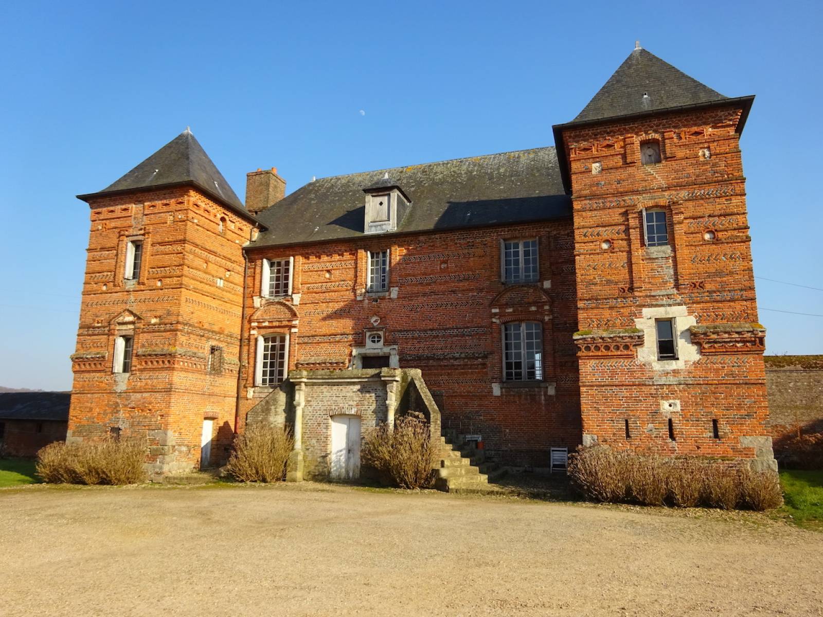 EXCLUSIVITE EMBLEMATIQUE FERME MANOIR DU XVIEME CLASSEE MONUMENT HISTORIQUE