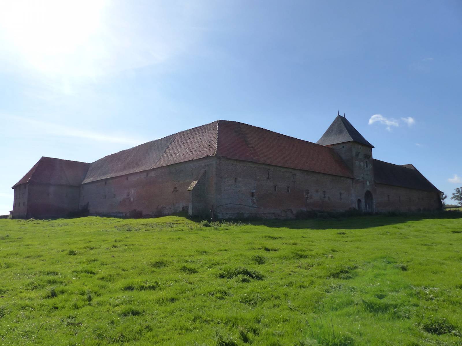 EXCLUSIVITE EMBLEMATIQUE FERME MANOIR DU XVIEME CLASSEE MONUMENT HISTORIQUE