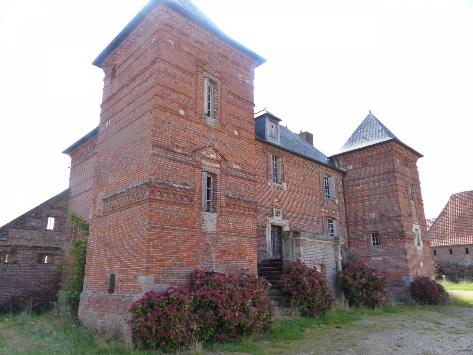 EXCLUSIVITE EMBLEMATIQUE FERME MANOIR DU XVIEME CLASSEE MONUMENT HISTORIQUE