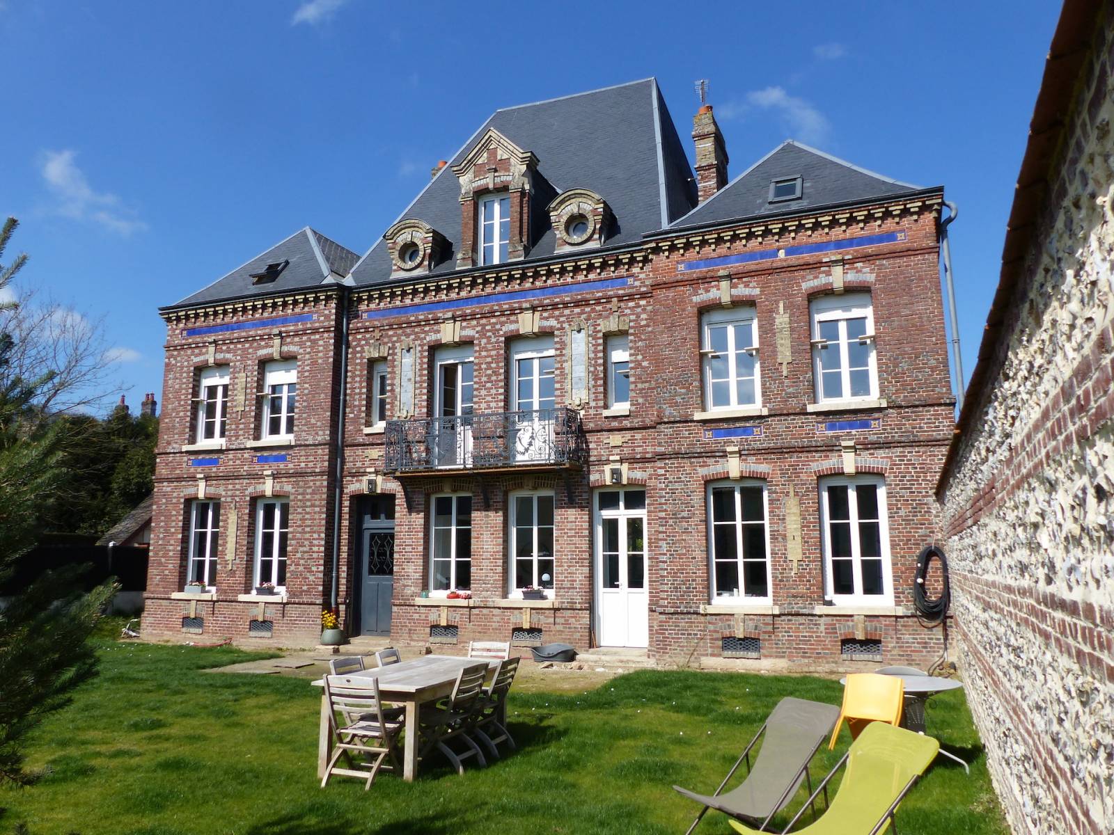 Ce fut  un plaisir de retravailler avec vous et votre épouse...