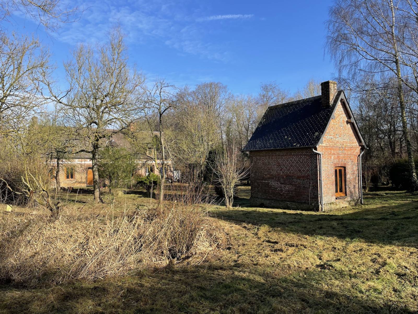 EXCLUSIVITE MAISON NORMANDE EN BRIQUES ET SILEX A RENOVER SUR GRAND TERRAIN