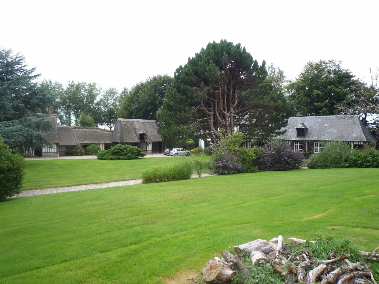 EXCLUSIVITE RAVISSANT ENSEMBLE NORMAND A 2 PAS DE LA PLAGE DES PETITES DALLES