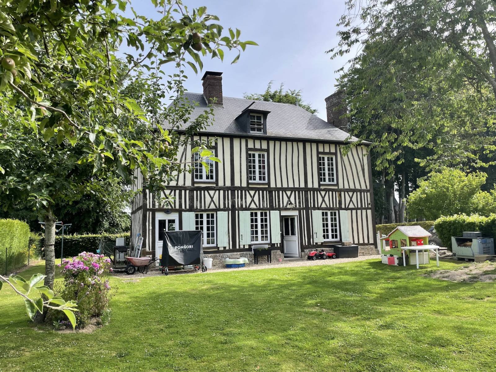ANCIEN PRESBYTERE EN COLOMBAGES RESTAURE EN 2007 AVEC MATERIAUX TRADITIONNELS ET ECOLOGIQUES