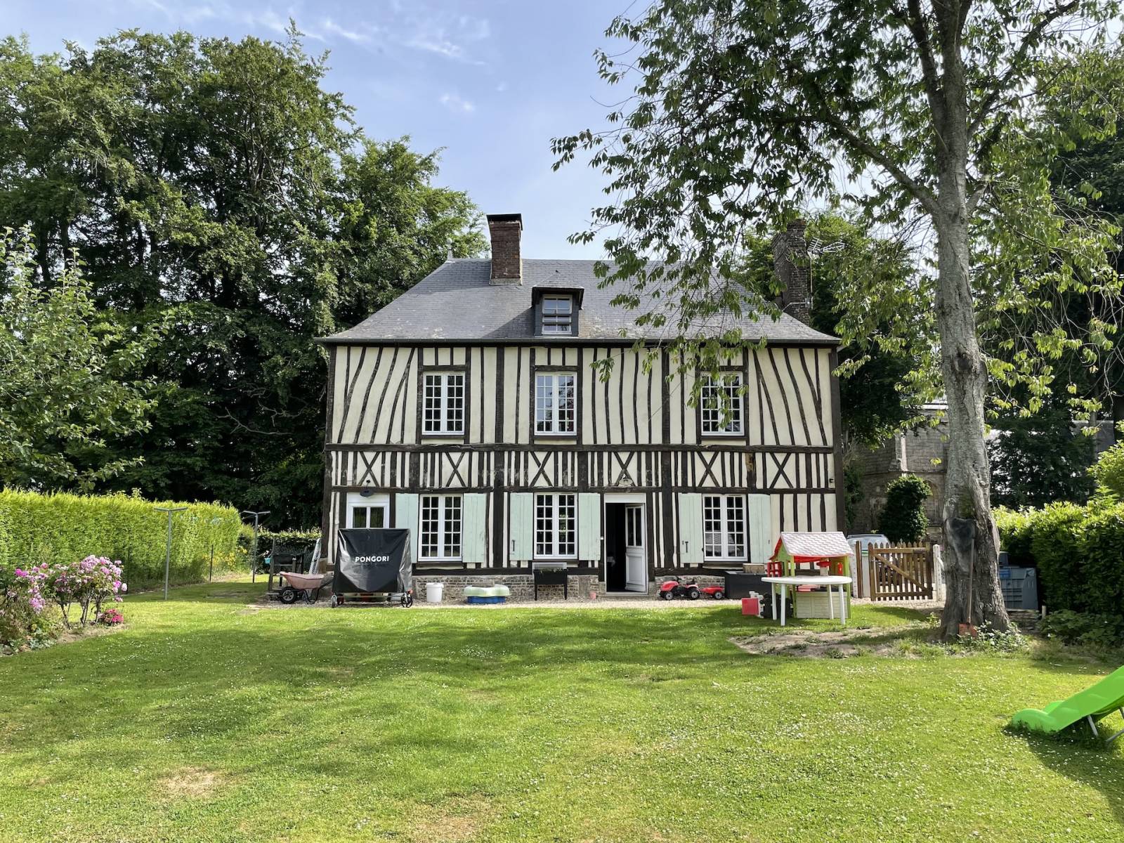ANCIEN PRESBYTERE EN COLOMBAGES RESTAURE EN 2007 AVEC MATERIAUX TRADITIONNELS ET ECOLOGIQUES