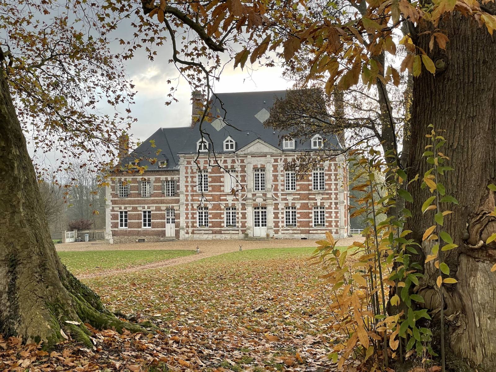 JOYAU DU 17ème SIECLE CAUCHOIS DANS SON PARC DE 3,6 HECTARES