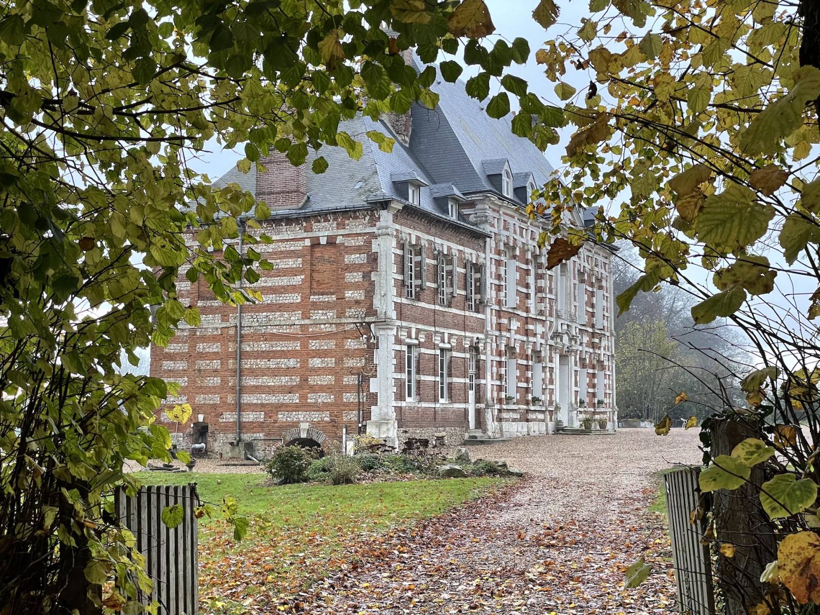 JOYAU DU 17ème SIECLE CAUCHOIS DANS SON PARC DE 3,6 HECTARES