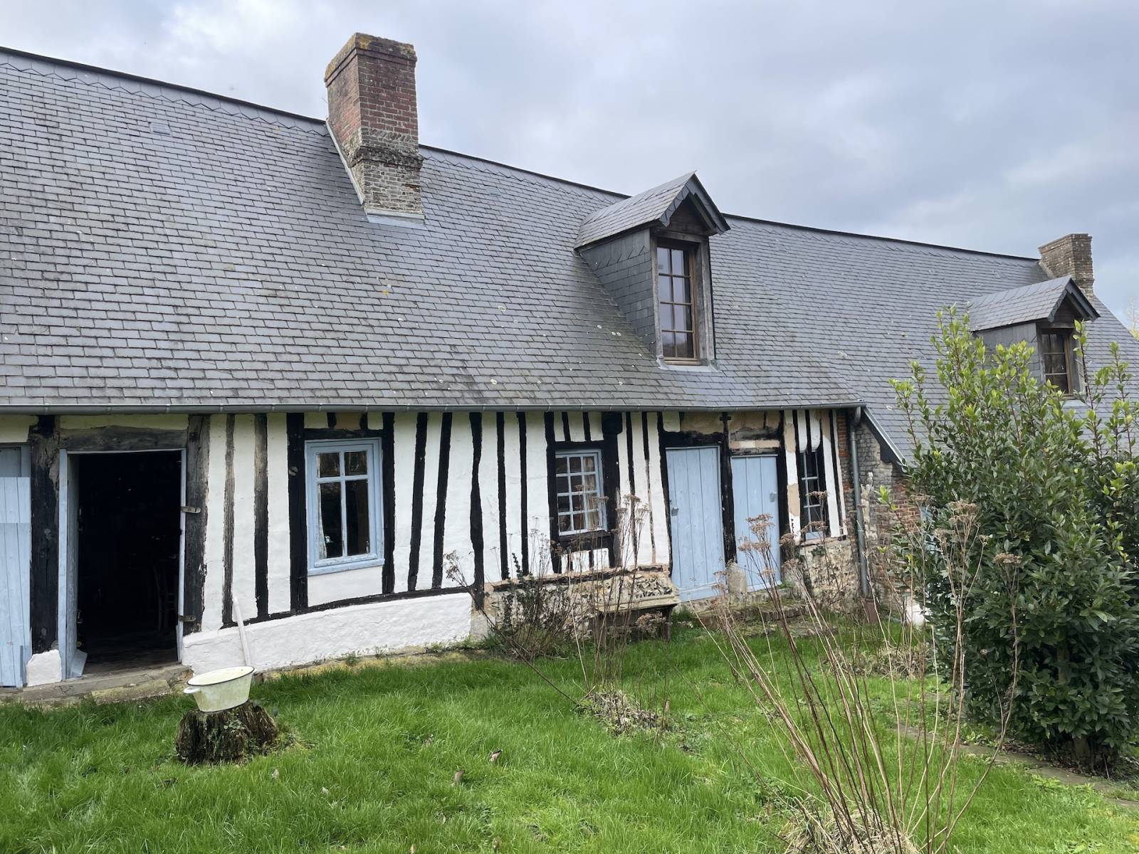 EXCLUSIVITÉ CHARMANTE LONGÈRE XVIIIème À RÉNOVER DANS LA VALLÉE DE LA GANZEVILLE