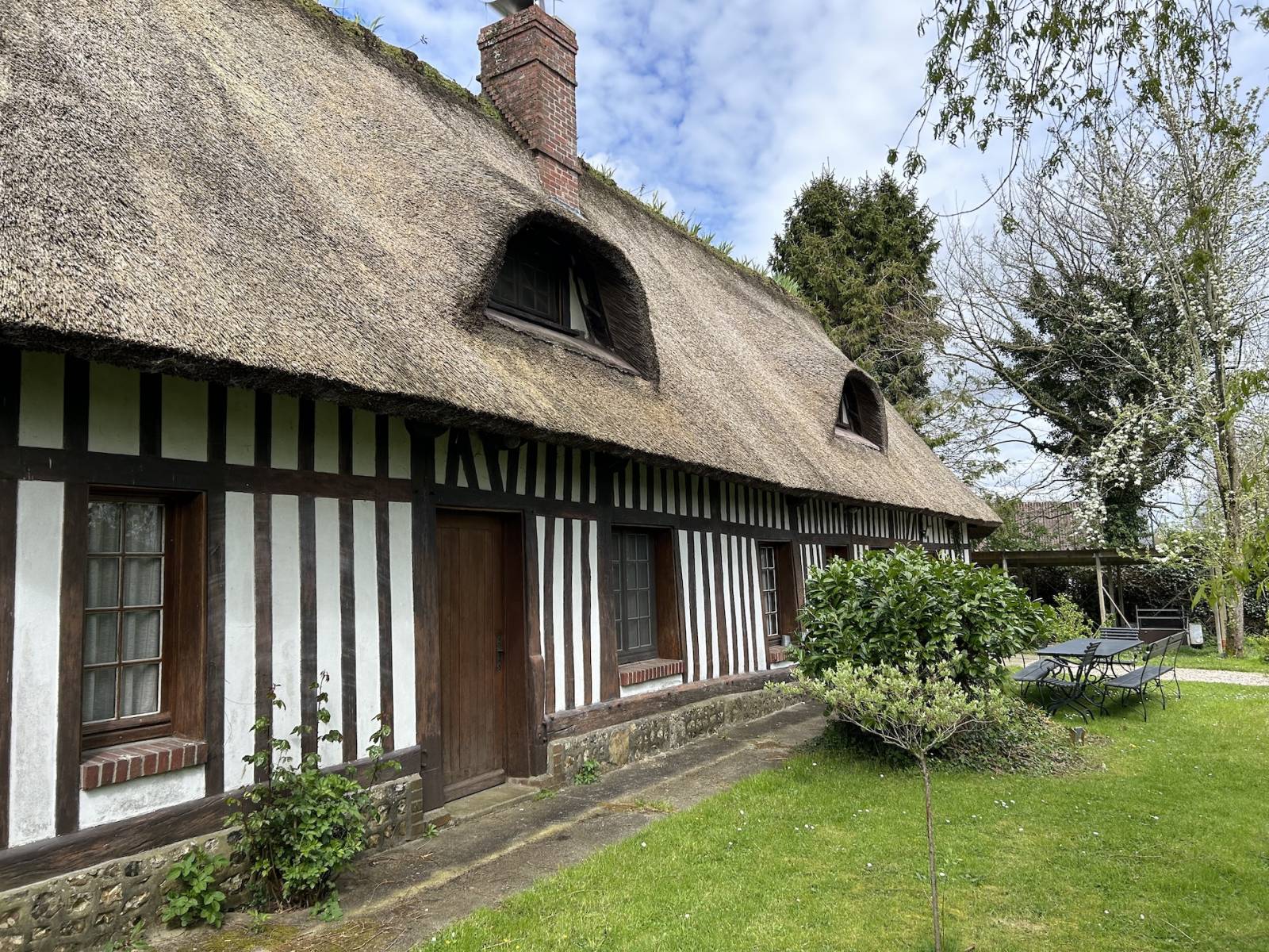 EXCLUSIVITE BELLE CHAUMIERE EN COLOMBAGES 5 PIÈCES ENTRE YVETOT ET LES PLAGES NORMANDES