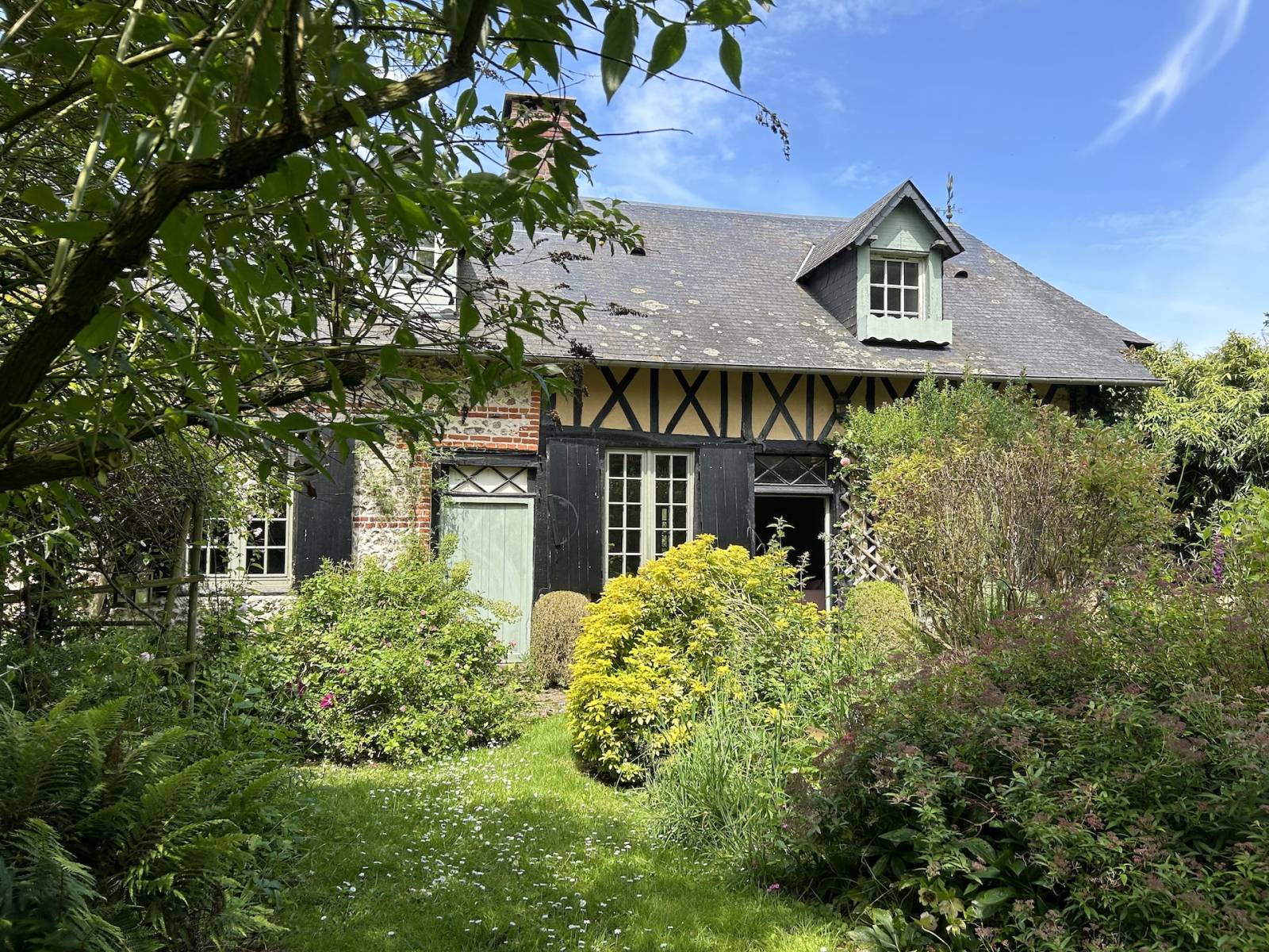 EXCLUSIVITÉ MAISON NORMANDE DE CHARME 10 MINUTES DE LA MER MAGNIFIQUE JARDIN PAYSAGER