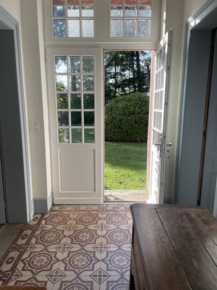 BEL ENSEMBLE IMMOBILIER COMPRENANT MANOIR ET DEUX DEPENDANCES AMÉNAGÉES