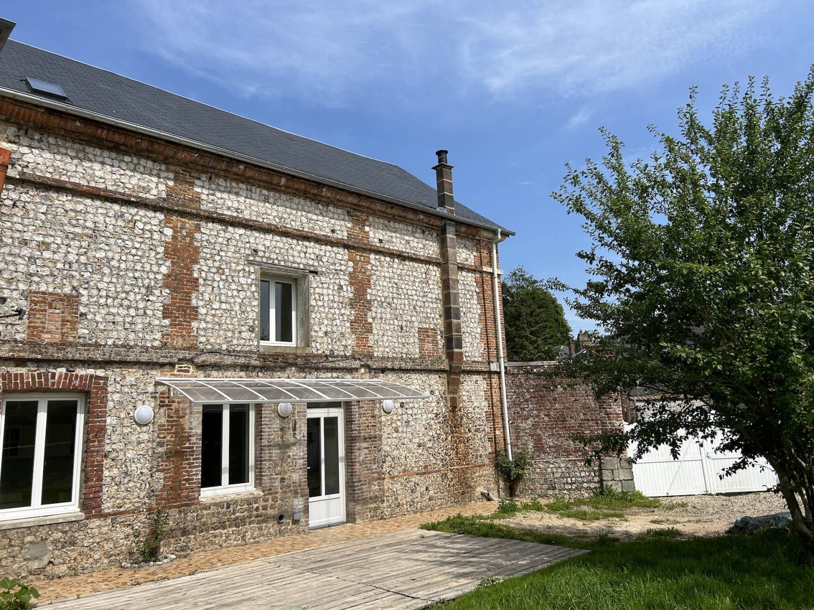 LA PLAGE A VELO POUR CETTE MAISON DE VILLAGE RENOVÉE PROCHE COMMERCES A PIED