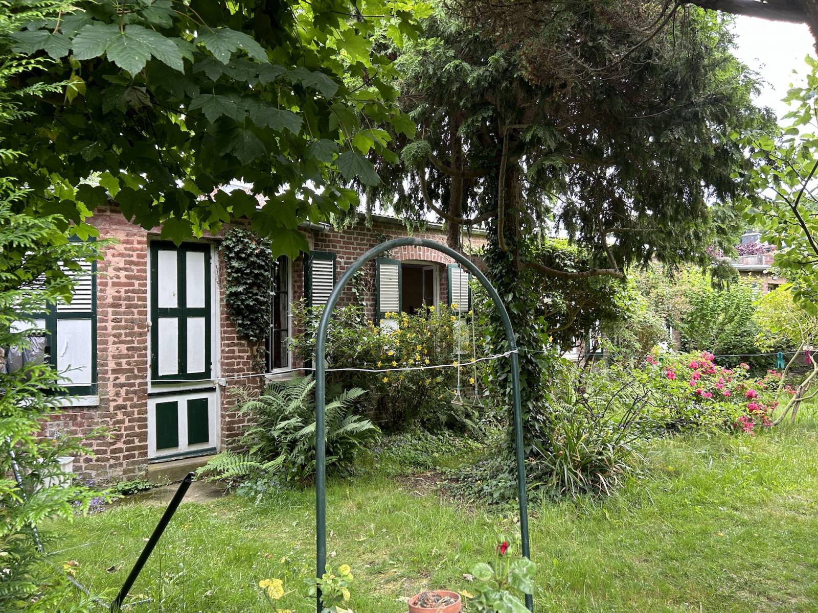 RARE PIED À TERRE AU CŒUR D’ÉTRETAT À RÉNOVER SELON VOS GOÛTS 