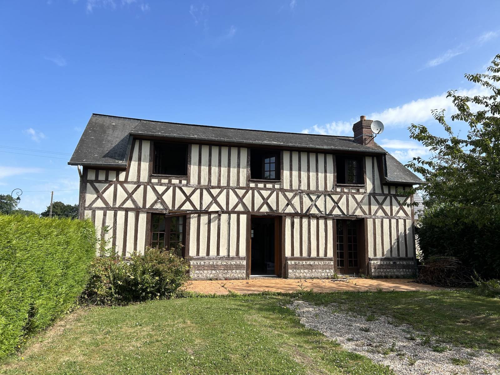 MAISON À RÉNOVER À SEULEMENT 4 KM DE LA PLAGE DES PETITES-DALLES