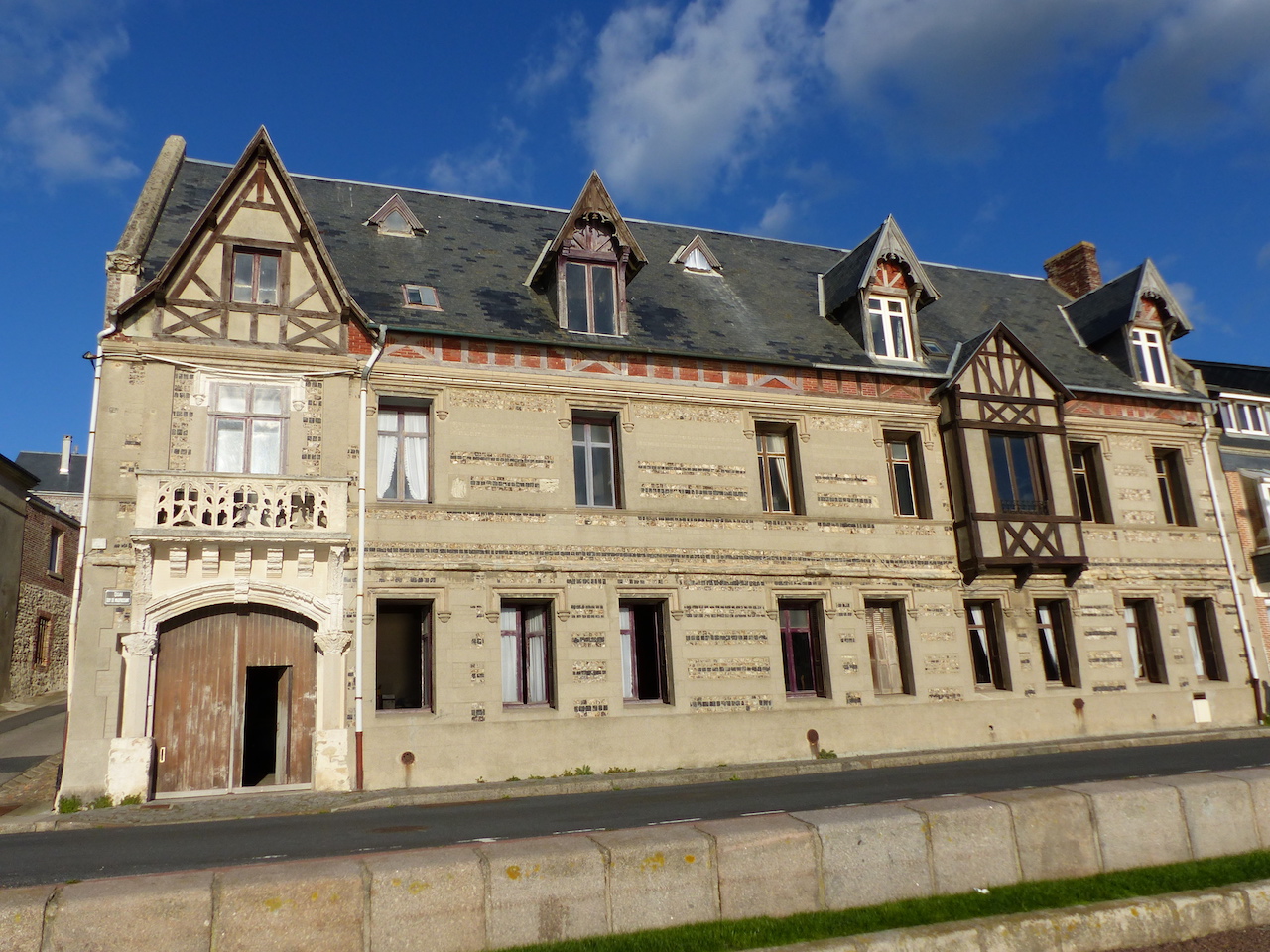 MAISON D'ARMATEUR A VENDRE VUR MER FORMANT VERITABLE HOTEL PARTICULIER 76 HAUTE NORMANDIE