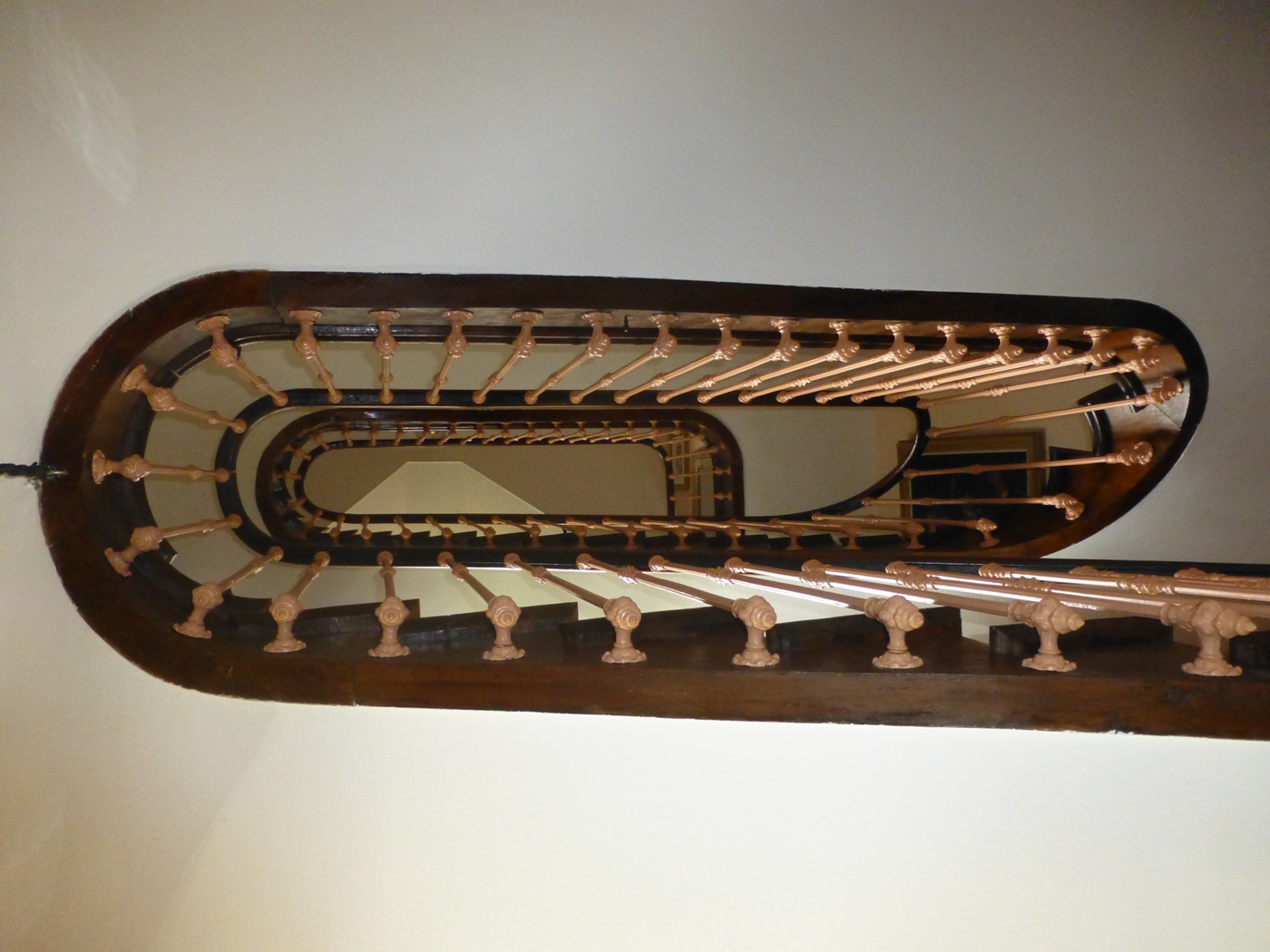 Escalier sur plan carré dans un chateau à vendre en Pays de Caux