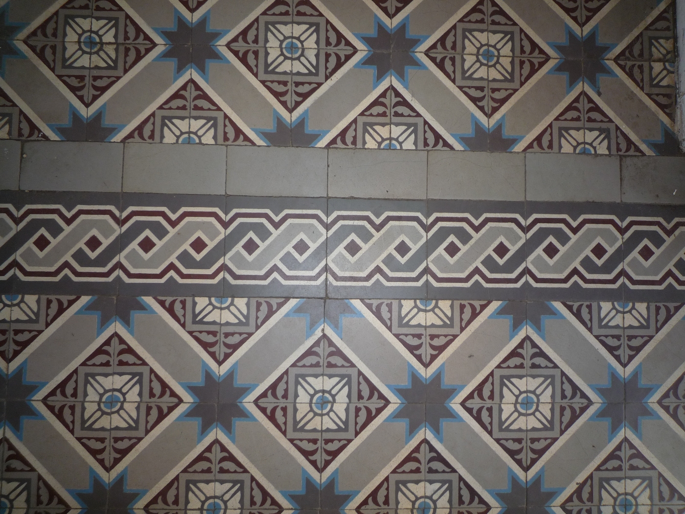 Carrelage dans une maison bourgeoise à vendre en Normandie