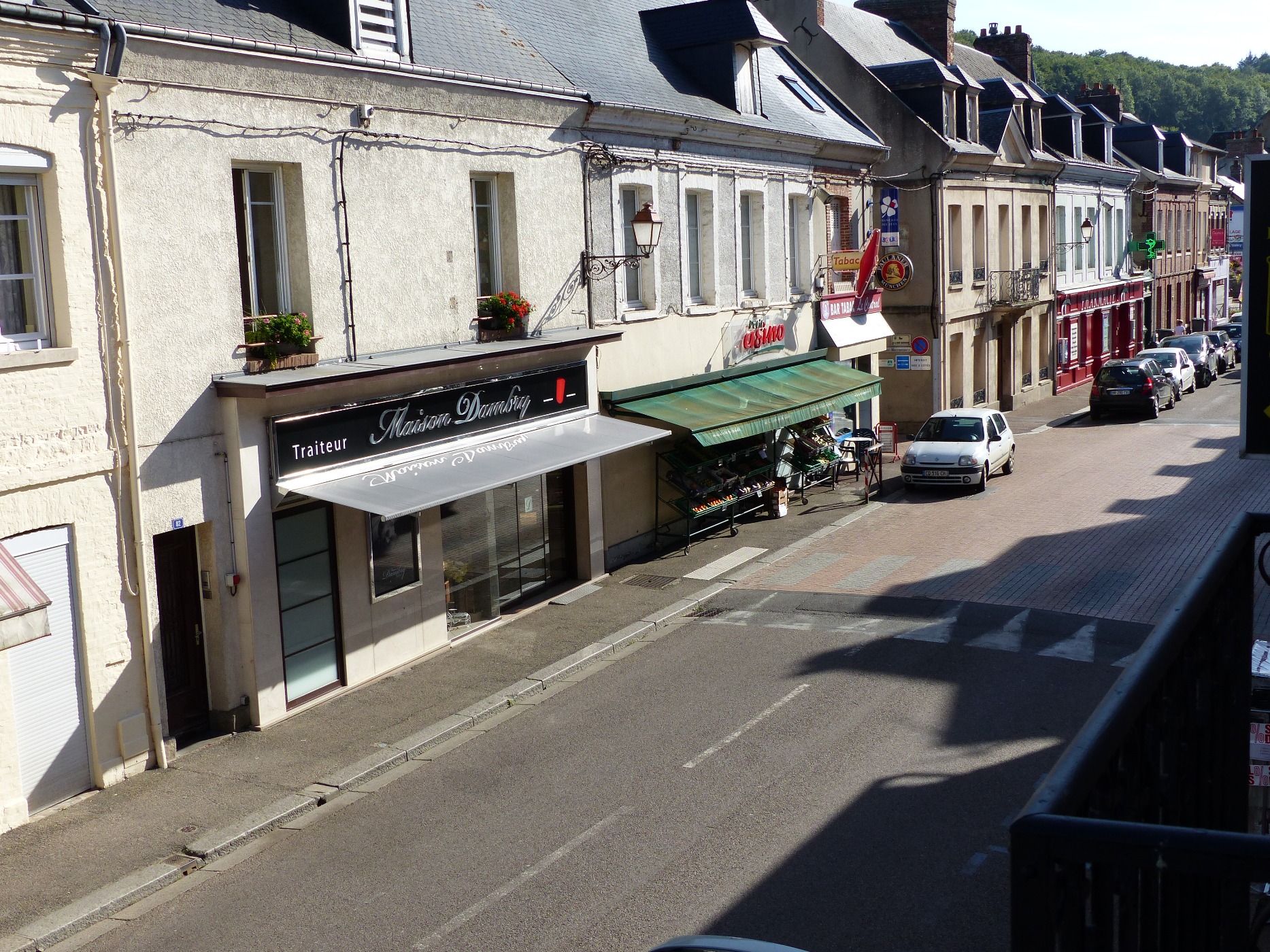 RUE PRINCIPALE DE CANY BARVILLE AVEC COMMERCANTS