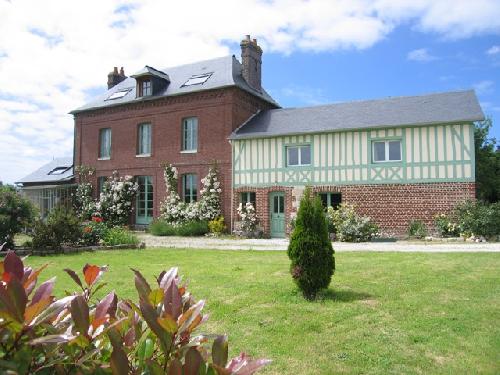 Maison de Maître 8 PIÈCES Proche Cany Barville Centre village Beaucoup de caractère et de volume