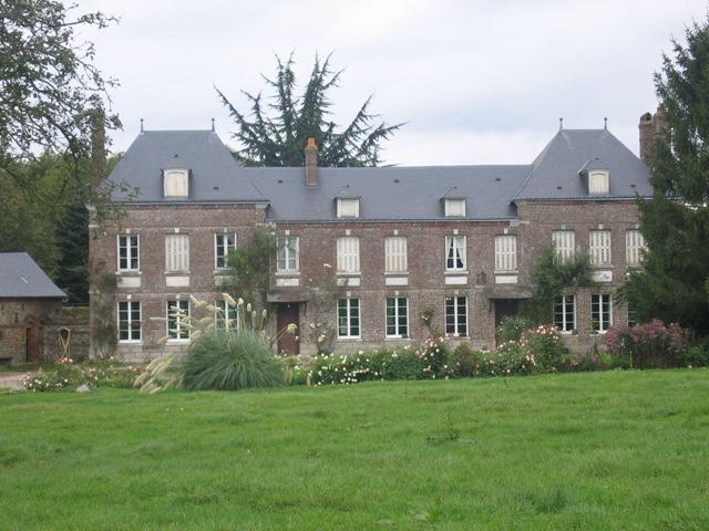 plusieurs terrains à bâtir 11 PIÈCES DANS UN VILLAGE A 10 KMS DE LA MER TRAVAUX DE RENOVATION A PREVOIR