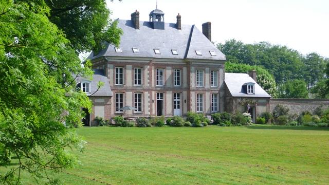CHÂTEAU 11 PIÈCES DANS UN PETIT VILLAGE CAUCHOIS A QUELQUES KILOMETRES DES PLAGES