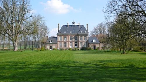 CHÂTEAU 11 PIÈCES DANS UN PETIT VILLAGE CAUCHOIS A QUELQUES KILOMETRES DES PLAGES