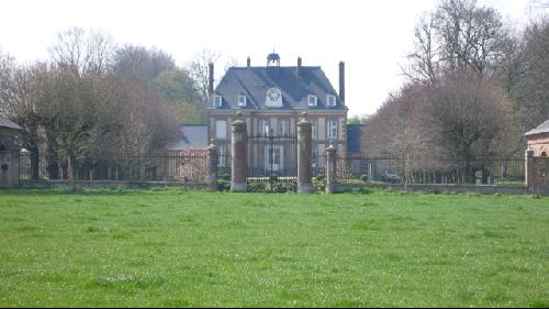 CHÂTEAU 11 PIÈCES DANS UN PETIT VILLAGE CAUCHOIS A QUELQUES KILOMETRES DES PLAGES