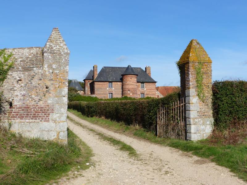 EXCLUSIVITE EMBLEMATIQUE FERME MANOIR DU XVIEME CLASSEE MONUMENT HISTORIQUE