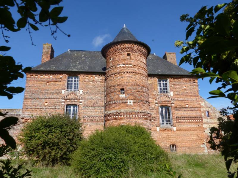 EXCLUSIVITE EMBLEMATIQUE FERME MANOIR DU XVIEME CLASSEE MONUMENT HISTORIQUE