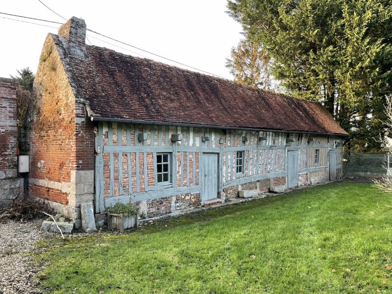 EXCLUSIVITE ELEGANT CHATEAU D'ARTISTE A MOINS D'UNE DEMIE HEURE DES PLAGES