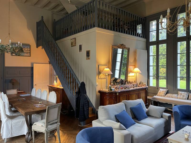 EXCLUSIVITE ELEGANT CHATEAU D'ARTISTE A MOINS D'UNE DEMIE HEURE DES PLAGES