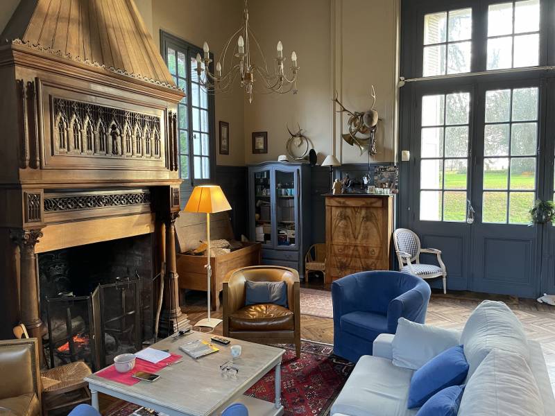 EXCLUSIVITE ELEGANT CHATEAU D'ARTISTE A MOINS D'UNE DEMIE HEURE DES PLAGES