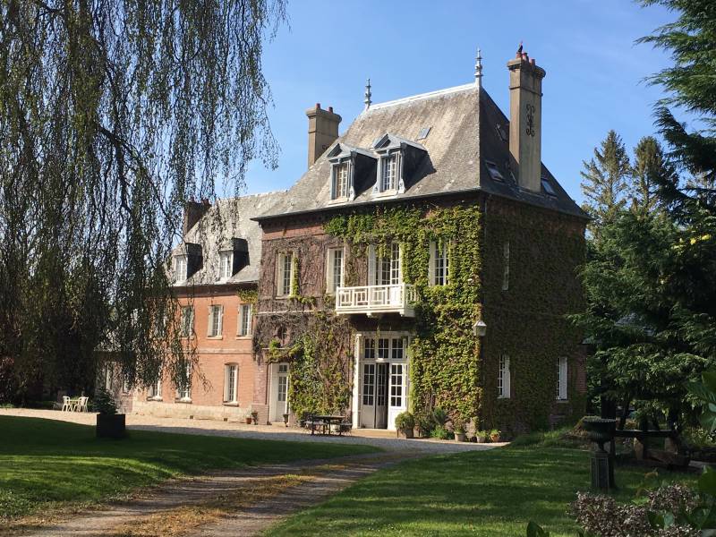 EXCLUSIVITE ELEGANT CHATEAU D'ARTISTE A MOINS D'UNE DEMIE HEURE DES PLAGES