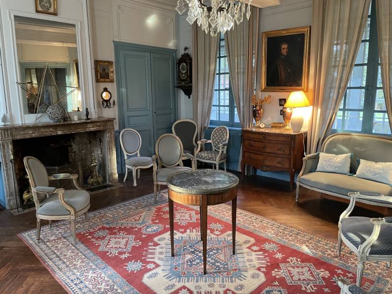 EXCLUSIVITE ELEGANT CHATEAU D'ARTISTE A MOINS D'UNE DEMIE HEURE DES PLAGES