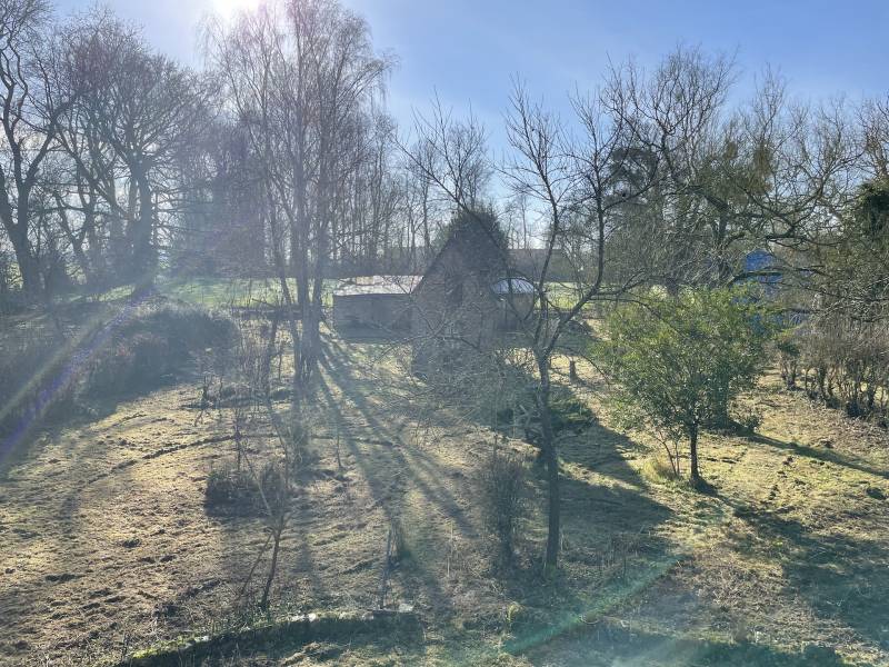 EXCLUSIVITE MAISON NORMANDE EN BRIQUES ET SILEX A RENOVER SUR GRAND TERRAIN