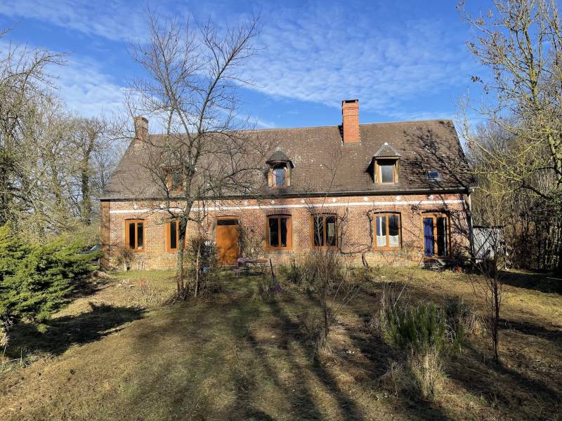 EXCLUSIVITE MAISON NORMANDE EN BRIQUES ET SILEX A RENOVER SUR GRAND TERRAIN