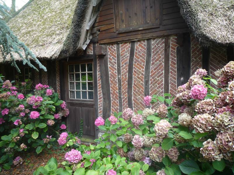 EXCLUSIVITE RAVISSANT ENSEMBLE NORMAND A 2 PAS DE LA PLAGE DES PETITES DALLES