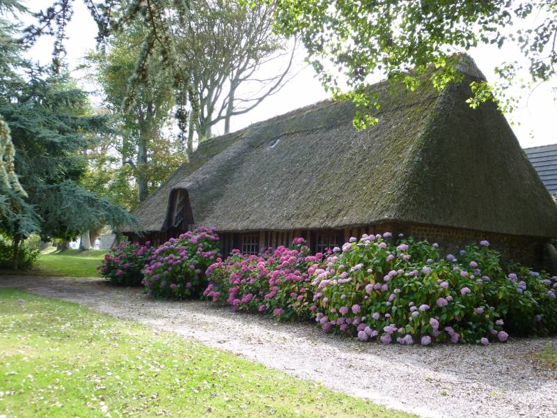 EXCLUSIVITE RAVISSANT ENSEMBLE NORMAND A 2 PAS DE LA PLAGE DES PETITES DALLES
