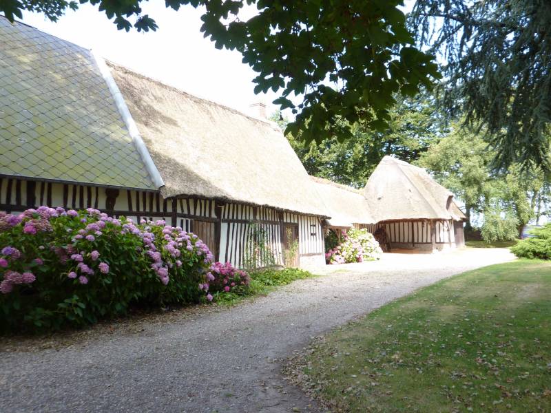 EXCLUSIVITE RAVISSANT ENSEMBLE NORMAND A 2 PAS DE LA PLAGE DES PETITES DALLES