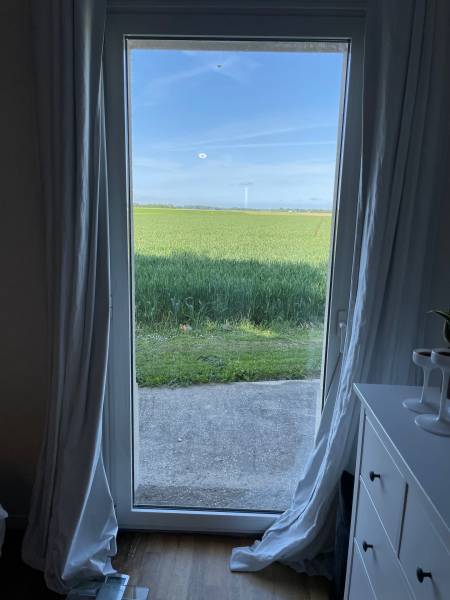 MAGNIFIQUE BATIMENT EN BRIQUES ET SILEX AVEC PIECE A VIVRE DE 90 M2