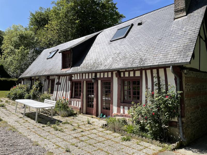 JOLIE MAISON NORMANDE DANS ENVIRONNEMENT DE GRANDE QUALITE PROCHE DES PLAGES