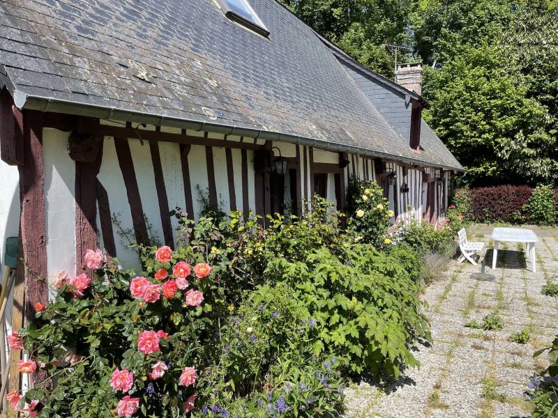 JOLIE MAISON NORMANDE DANS ENVIRONNEMENT DE GRANDE QUALITE PROCHE DES PLAGES