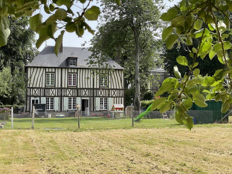 ANCIEN PRESBYTERE EN COLOMBAGES RESTAURE EN 2007 AVEC MATERIAUX TRADITIONNELS ET ECOLOGIQUES