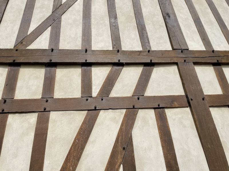 ANCIEN PRESBYTERE EN COLOMBAGES RESTAURE EN 2007 AVEC MATERIAUX TRADITIONNELS ET ECOLOGIQUES